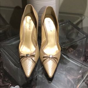 BCBGirls Dress Leather shoes.High heels 4”. Beige